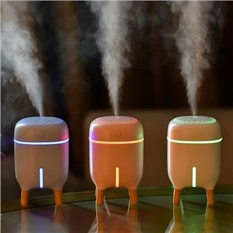 Mini Cool Mist Maker LED-kostutin hyllyllä