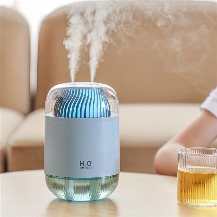 Large volume dual spray humidifier